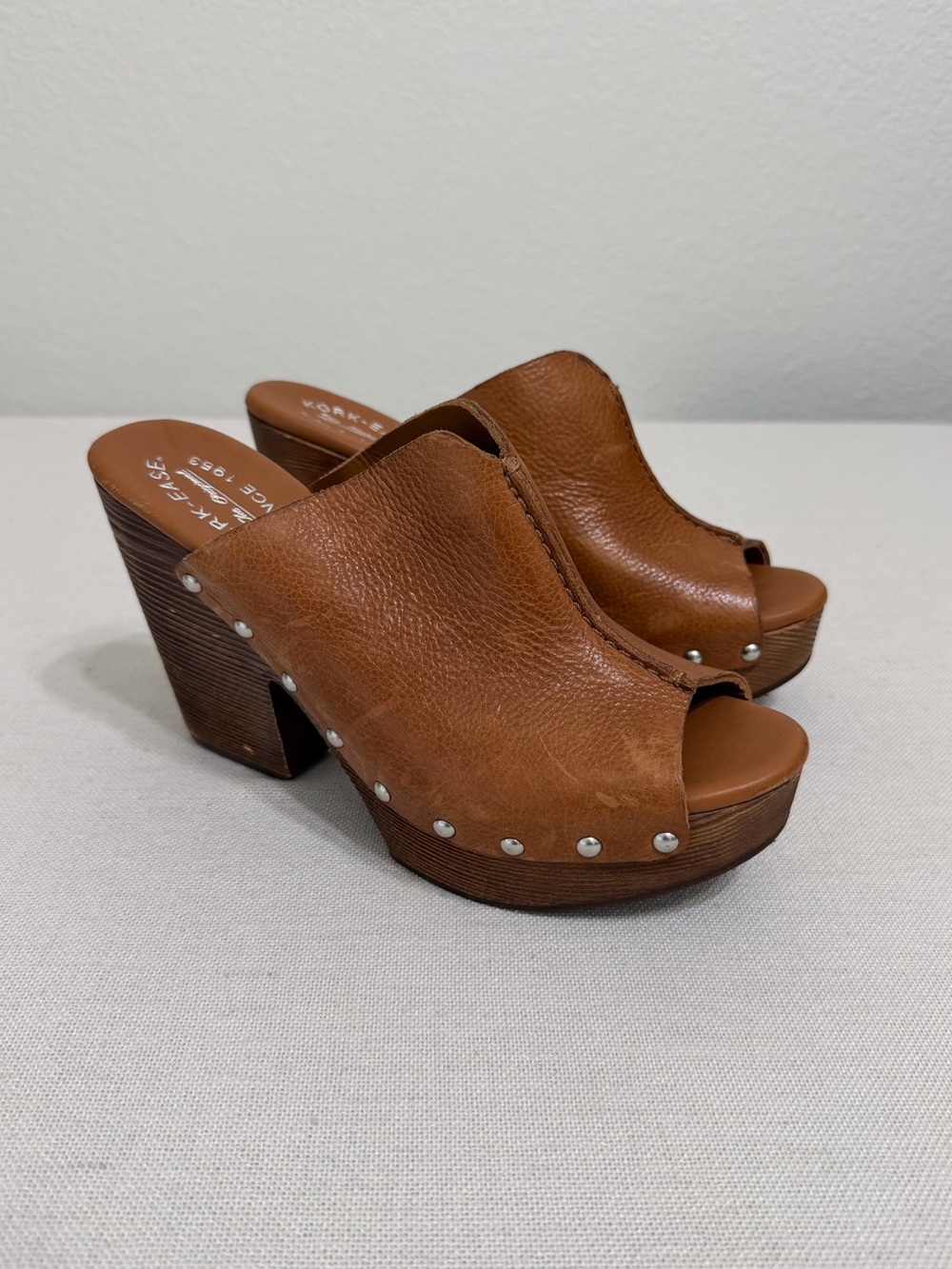 Kork Ease Deanna Leather Distressed Studded Clog Platform Sandals 8